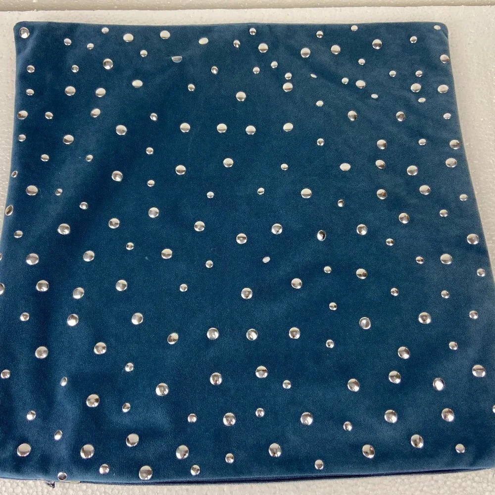 Pillow Case Velvet Silver rivets 17